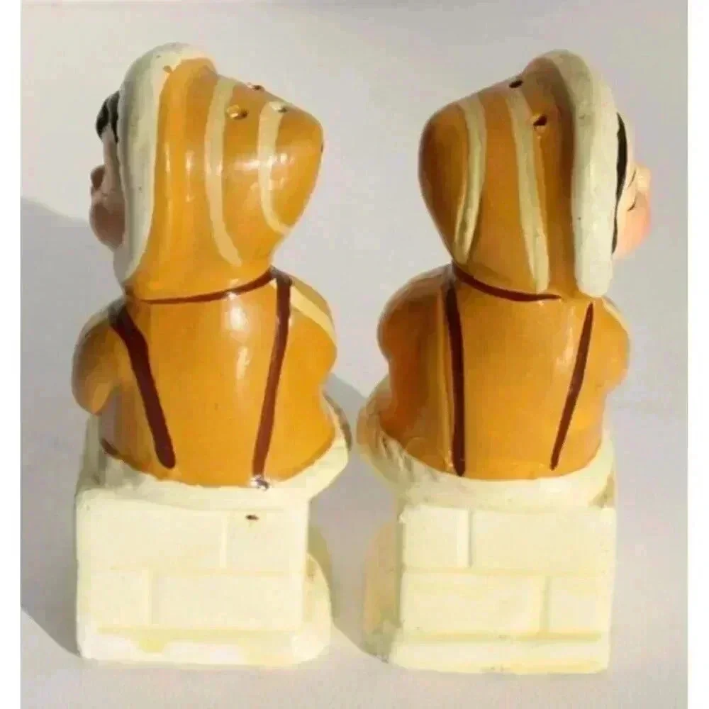 Vintage Eskimo Boy & Girl KISSING Salt & Pepper Shakers Salt N Pepper